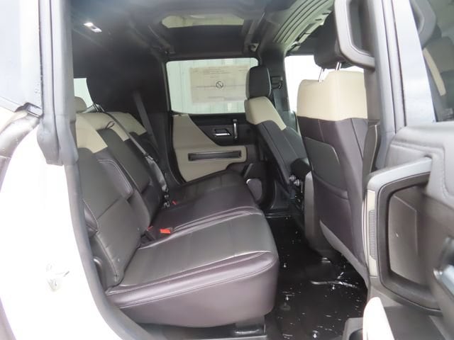 2026 GMC HUMMER EV 2X - Photo 28