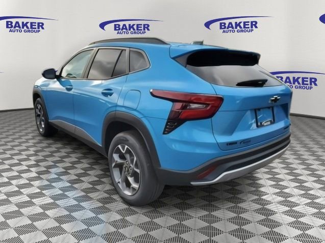 2025 Chevrolet Trax LT photo 2