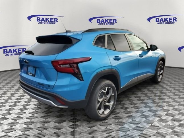 2025 Chevrolet Trax LT photo 3