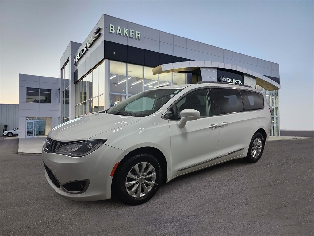 2018 Chrysler Pacifica Touring L's photo