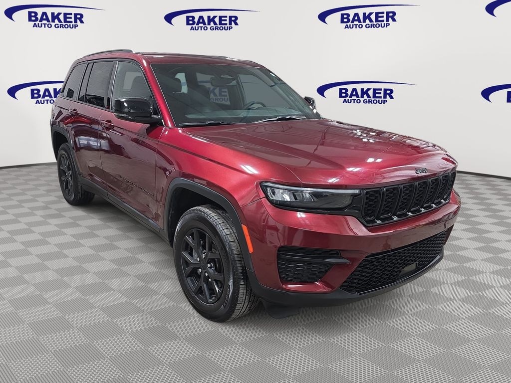 Used 2024 Jeep Grand Cherokee Laredo SUV