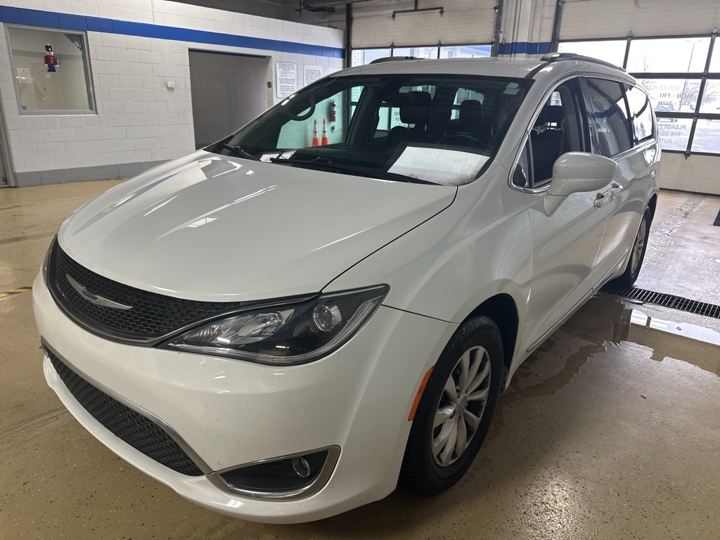 2018 Chrysler Pacifica Touring L's photo