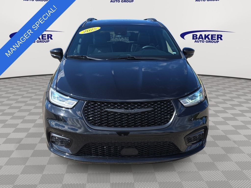 Certified 2025 Chrysler Pacifica Limited Van Passenger Van