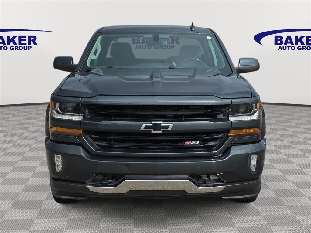 2019 Chevrolet Silverado 1500 LT photo 2