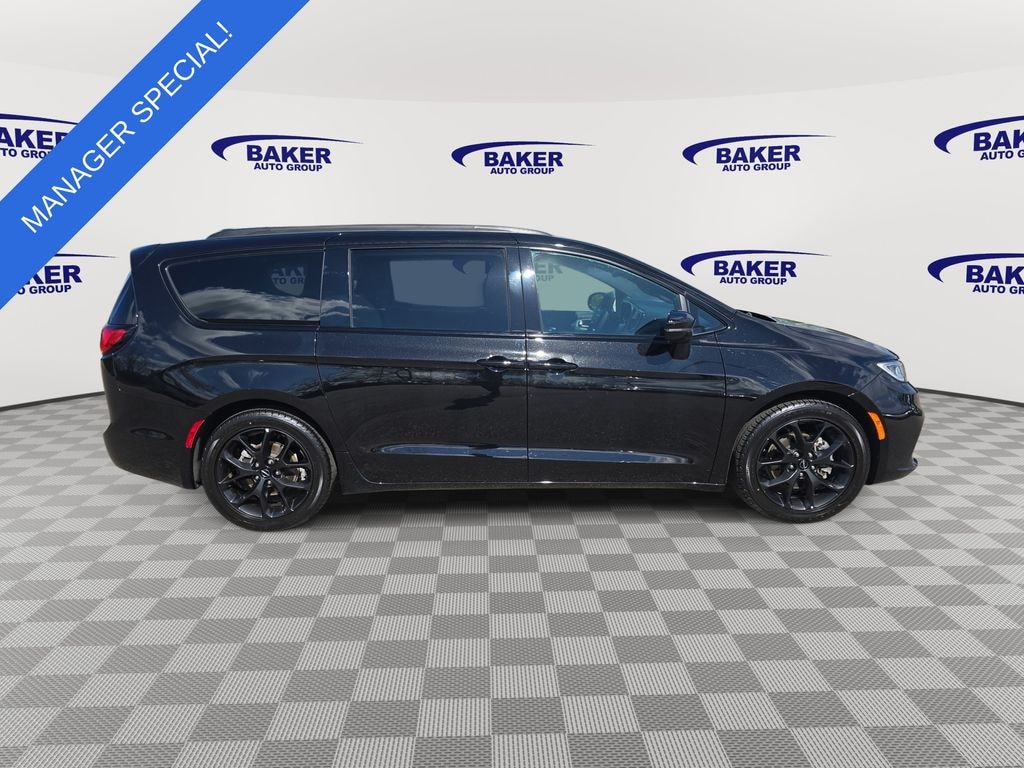 Certified 2025 Chrysler Pacifica Limited Van Passenger Van