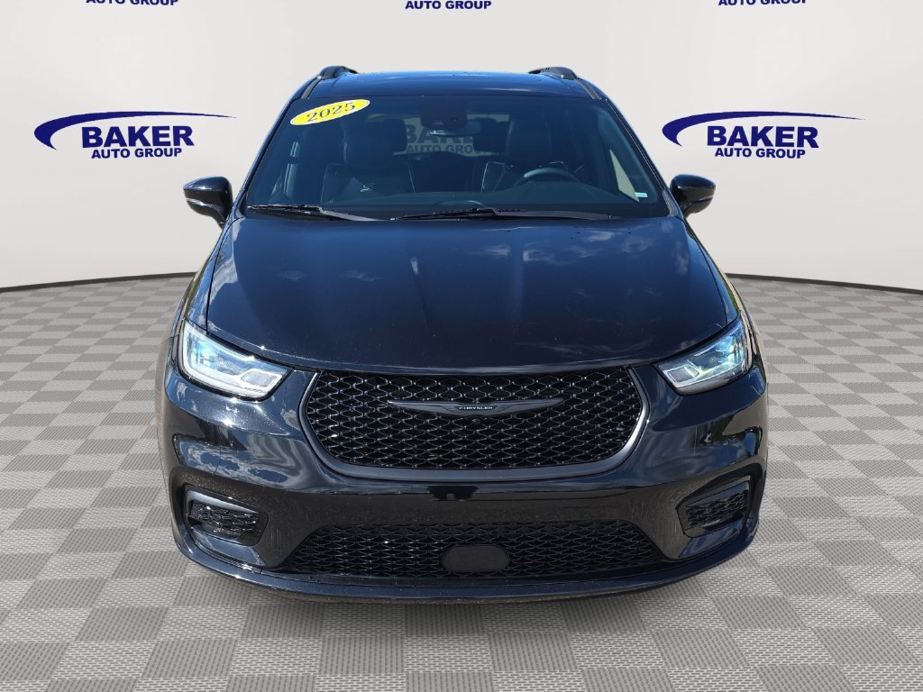 Certified 2025 Chrysler Pacifica Limited Van Passenger Van