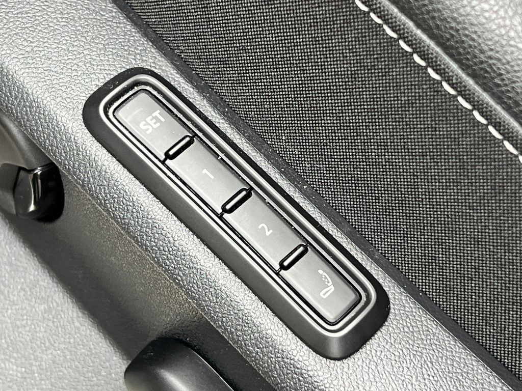 2025 Volkswagen Atlas SEL Premium R-Line - Photo 13