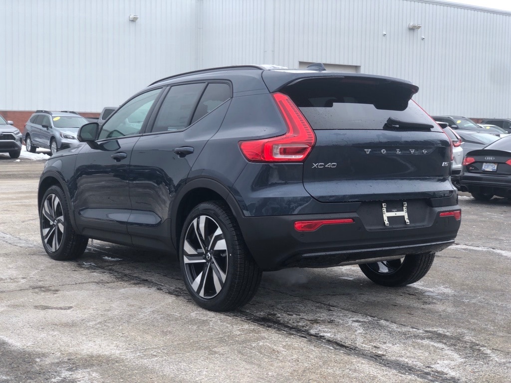 New 2026 Volvo XC40 B5 Plus SUV