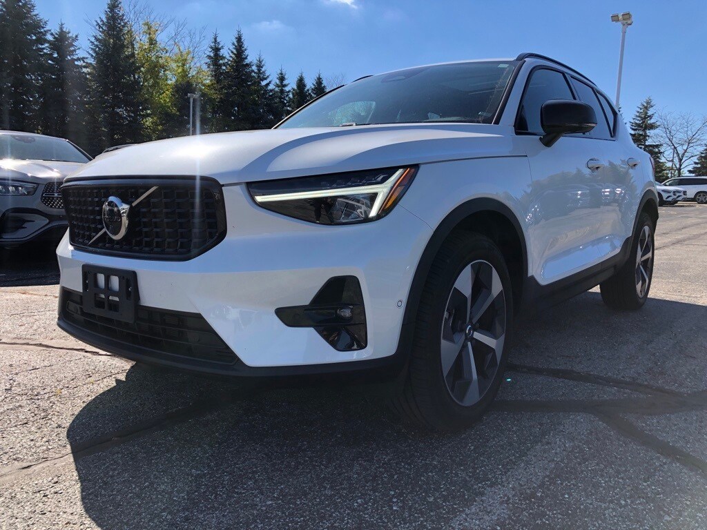 2023 Volvo XC40 AWD Plus photo 3