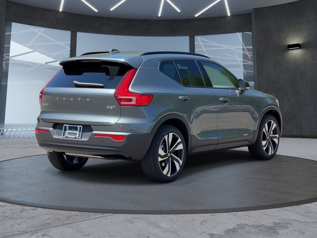 New 2026 Volvo XC40 B5 Ultra SUV