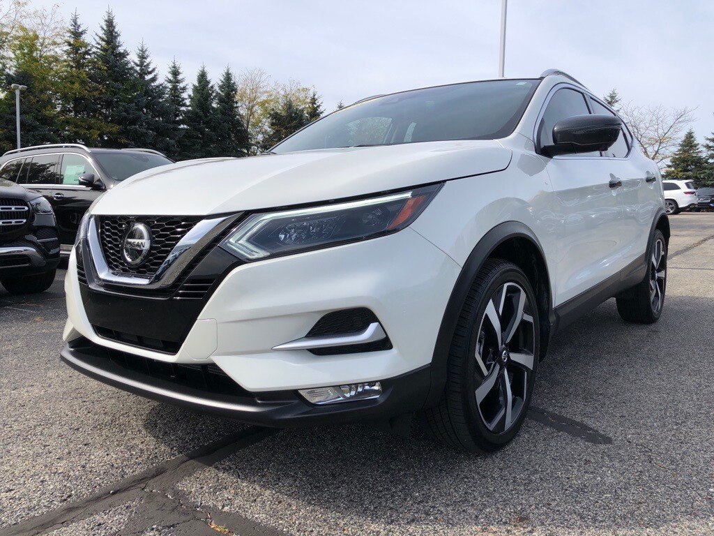 2022 Nissan Rogue Sport SL photo 2