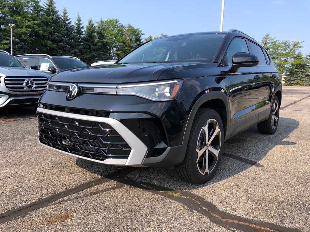 2025 Volkswagen Taos SEL photo 3