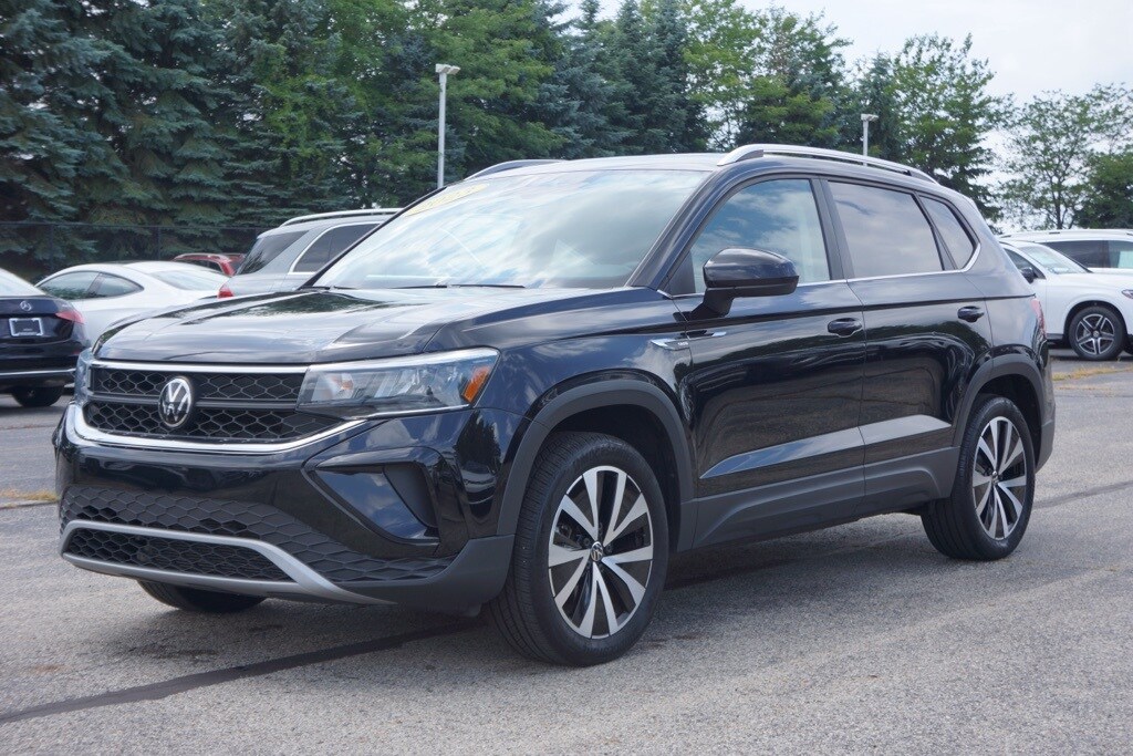 2023 Volkswagen Taos SE photo 2