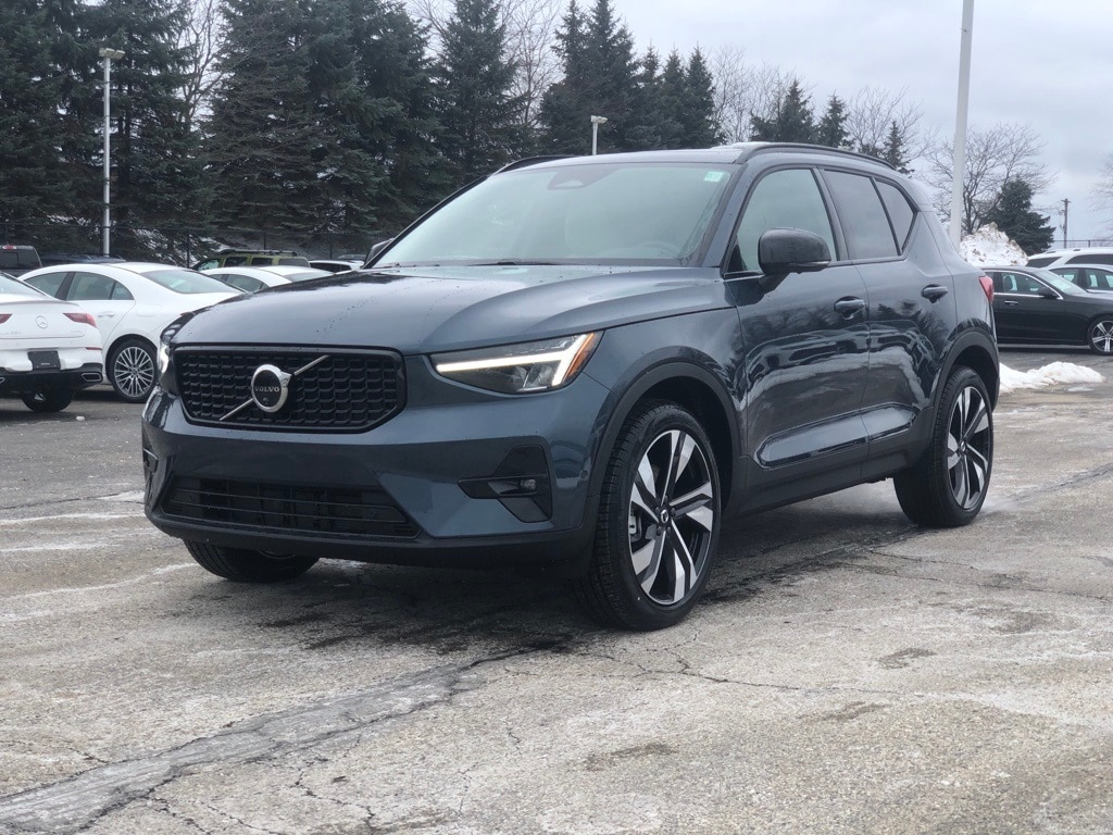 New 2026 Volvo XC40 B5 Plus SUV