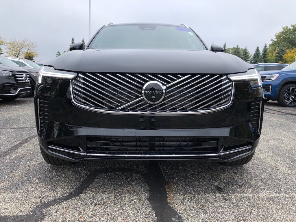 2026 Volvo XC90 Plus photo 2