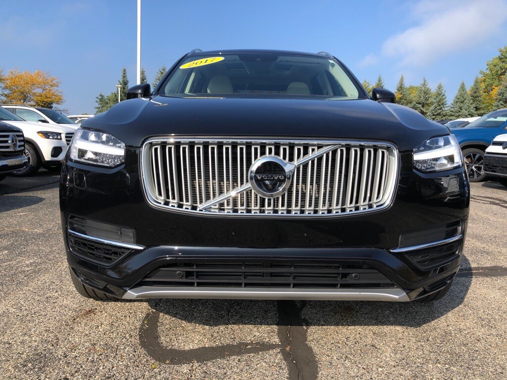 2017 Volvo XC90 T8 AWD Excellence photo 2