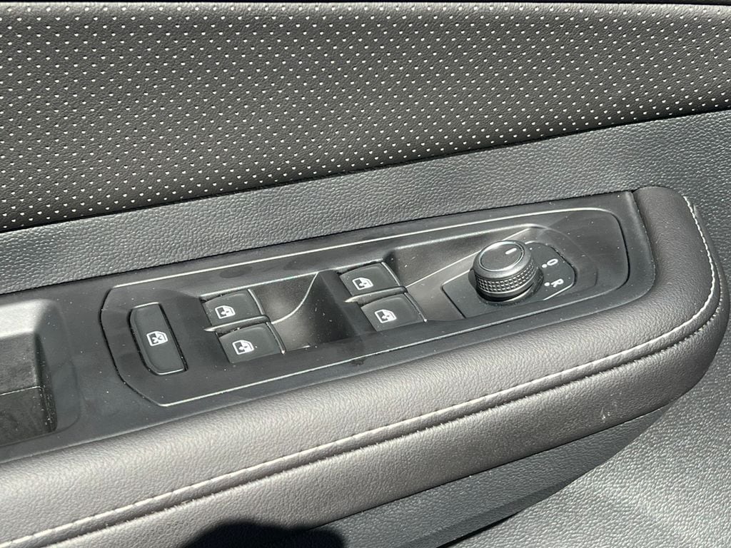 2025 Volkswagen Atlas Cross Sport SEL - Photo 16