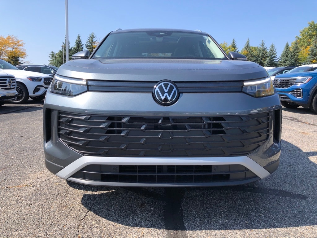 New 2025 Volkswagen Tiguan 2.0T SE SUV