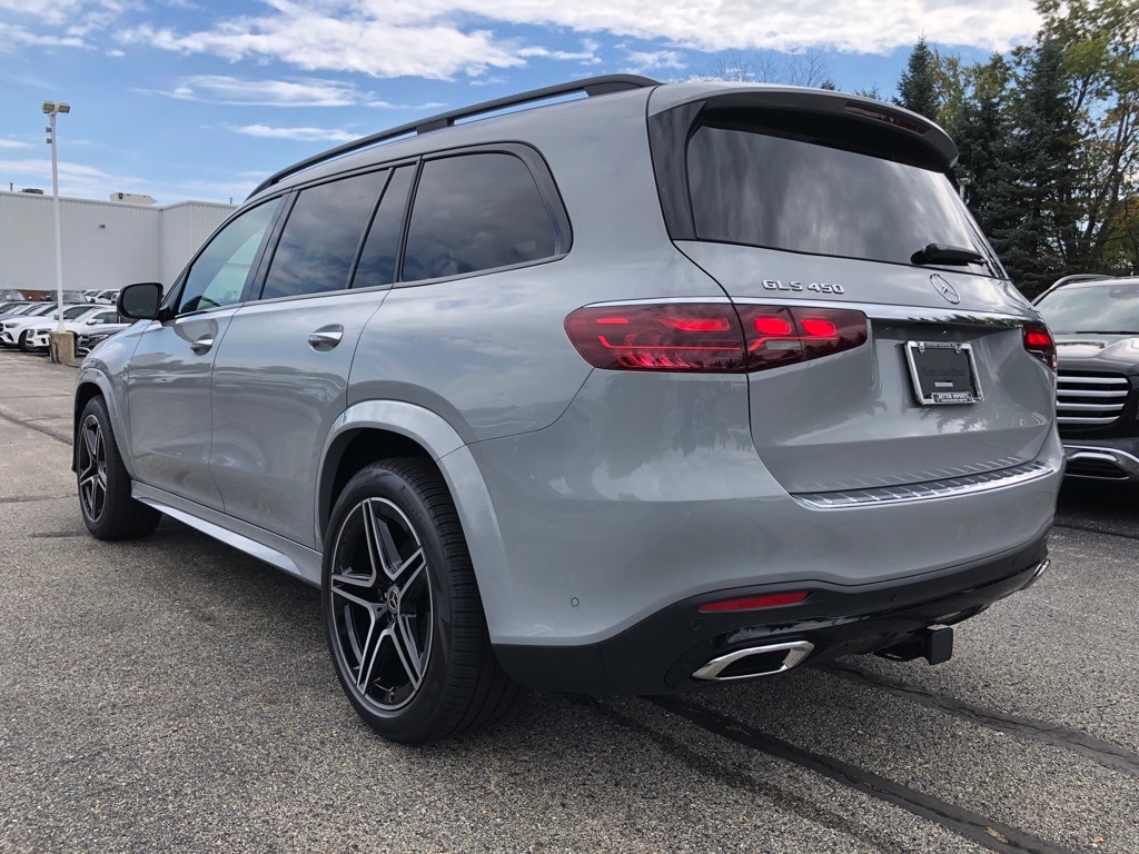 2026 Mercedes Benz GLS 450 4MATIC photo 4
