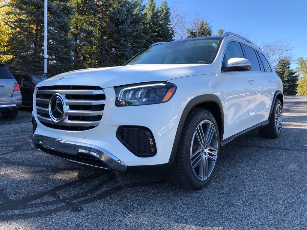 2026 Mercedes Benz GLS 450 4MATIC photo 3