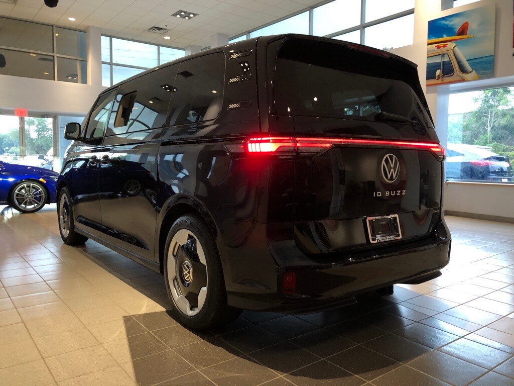 2025 Volkswagen ID. Buzz Pro Plus photo 3