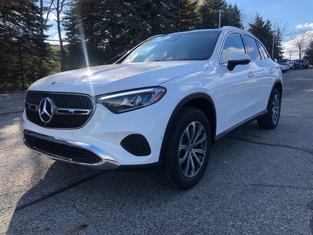 2026 Mercedes Benz GLC 300 4MATIC photo 3