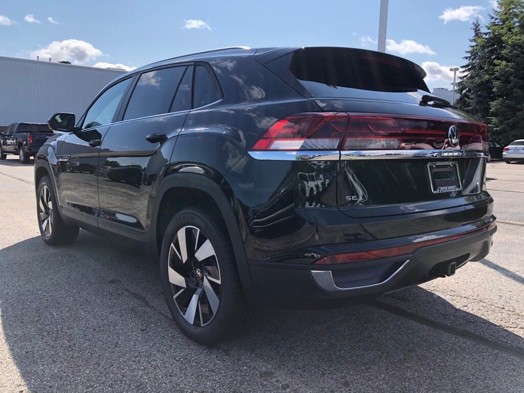 2026 Volkswagen Atlas Cross Sport SE Technology photo 2