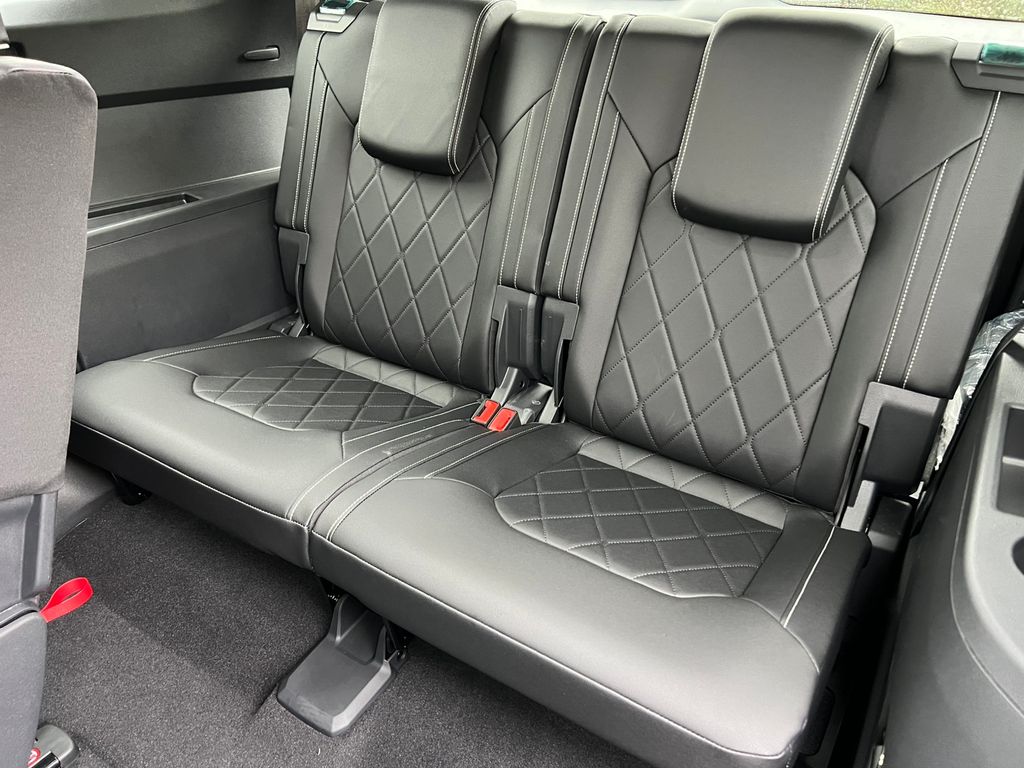 2025 Volkswagen Atlas SEL Premium R-Line - Photo 8