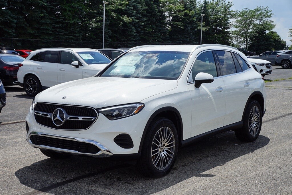 2025 Mercedes Benz GLC 300 4MATIC photo 3