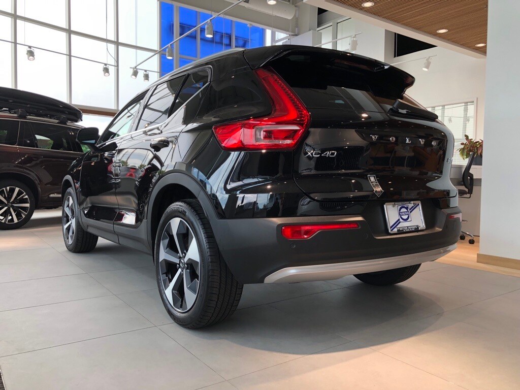 2025 Volvo XC40 Core photo 4