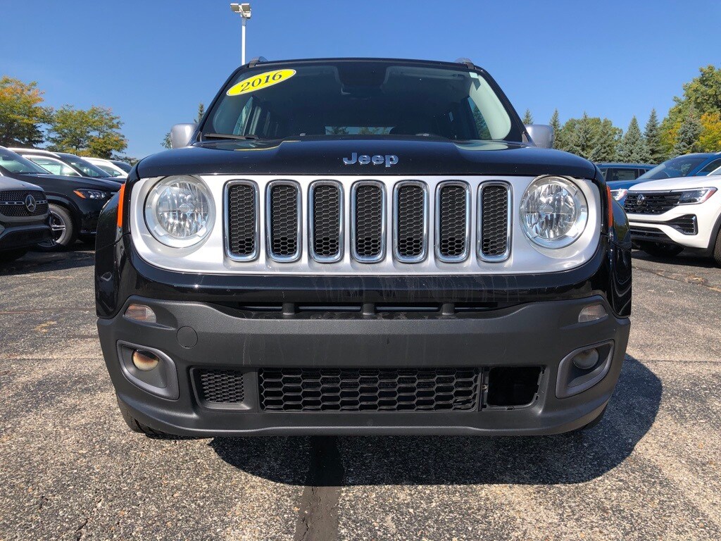 2016 Jeep Renegade Limited photo 2