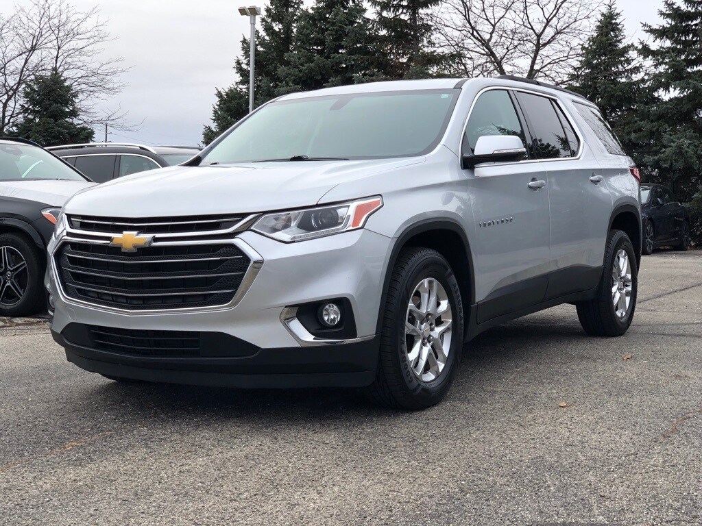 2019 Chevrolet Traverse Cloth 1LT photo 2