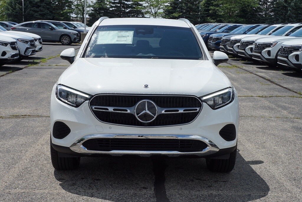 2025 Mercedes Benz GLC 300 4MATIC photo 2