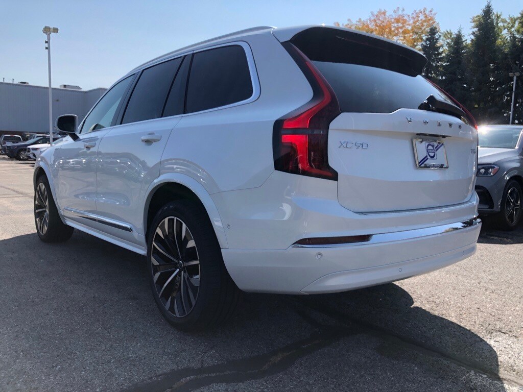 2026 Volvo XC90 T8 Plus photo 2