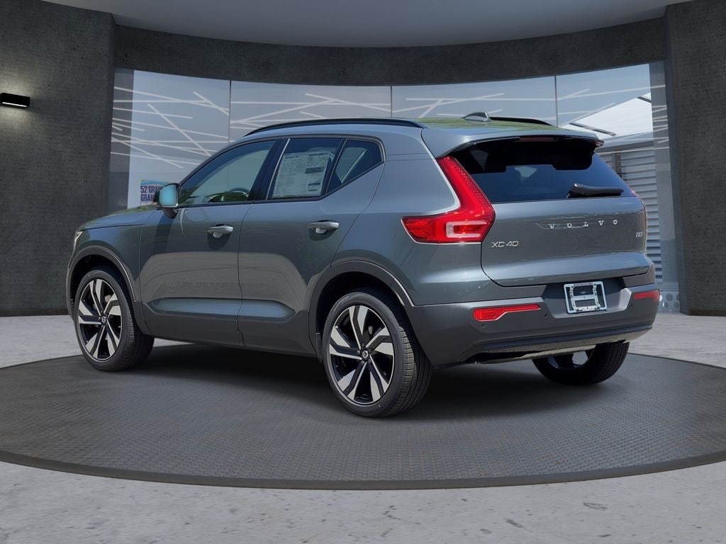 New 2026 Volvo XC40 B5 Ultra SUV