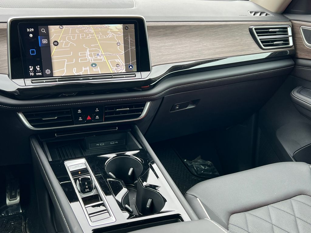 2025 Volkswagen Atlas SEL Premium R-Line - Photo 33