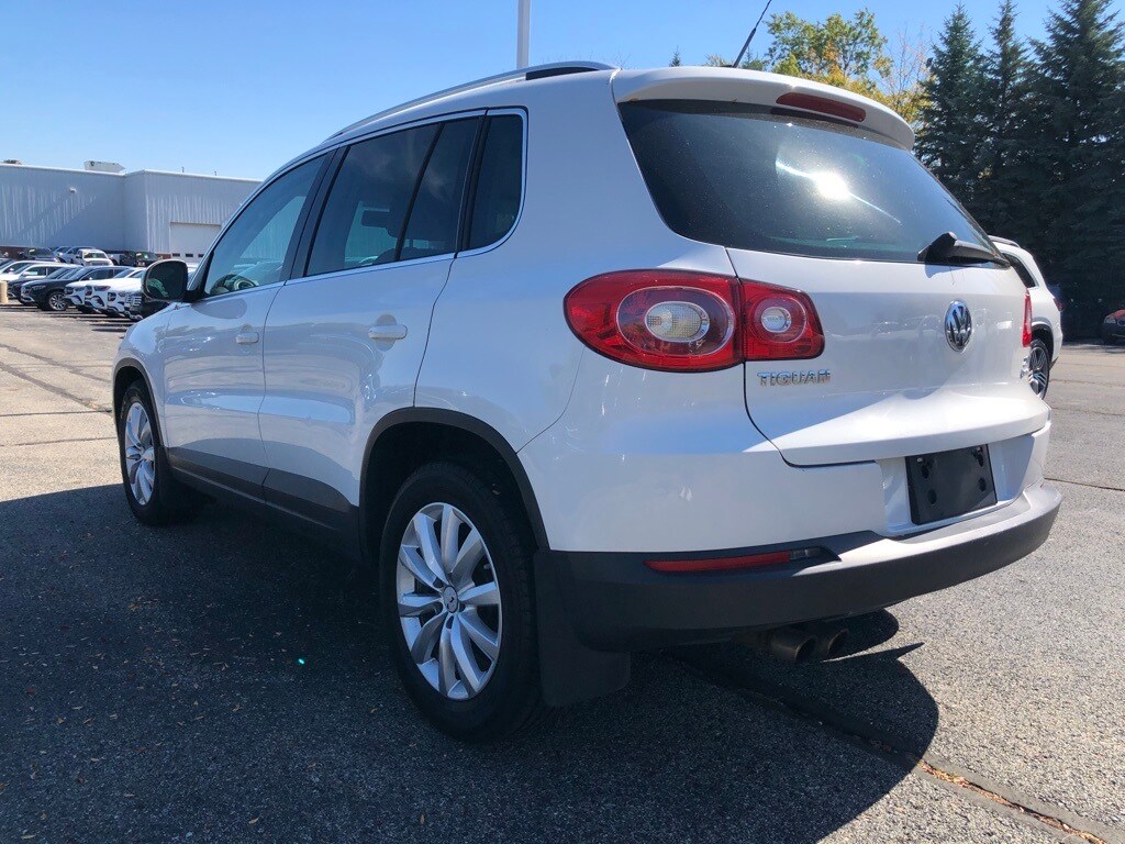 2011 Volkswagen Tiguan photo 3