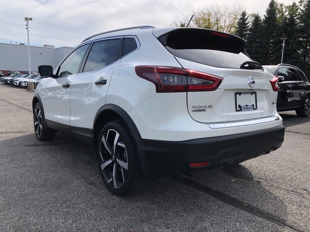 2022 Nissan Rogue Sport SL photo 3