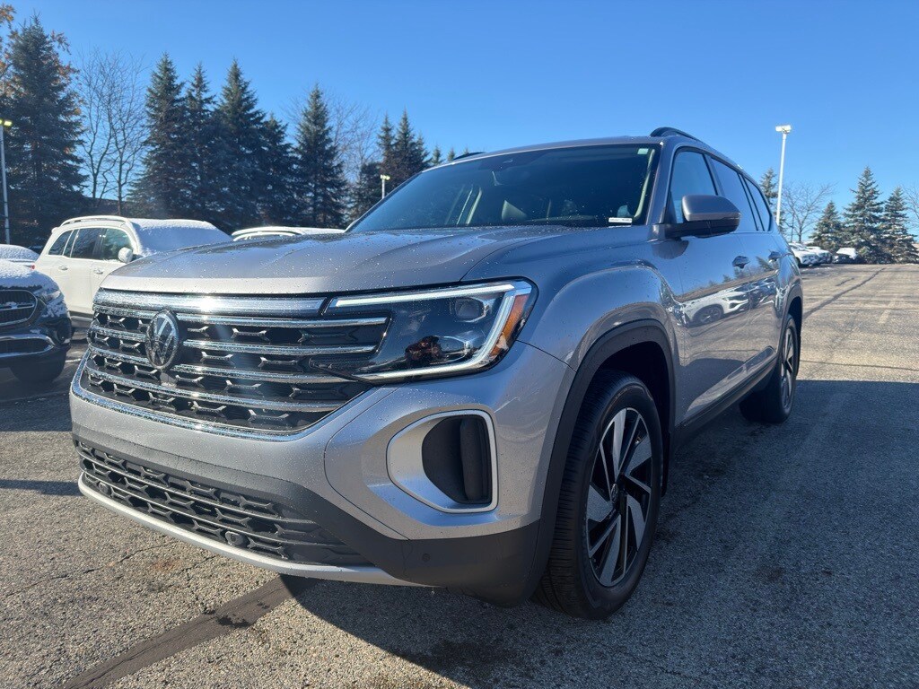 2024 Volkswagen Atlas SE Technology photo 2