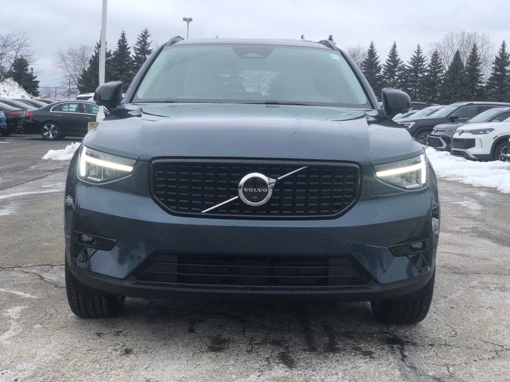 New 2026 Volvo XC40 B5 Plus SUV