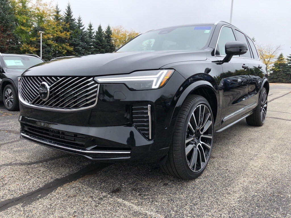 2026 Volvo XC90 Plus photo 3