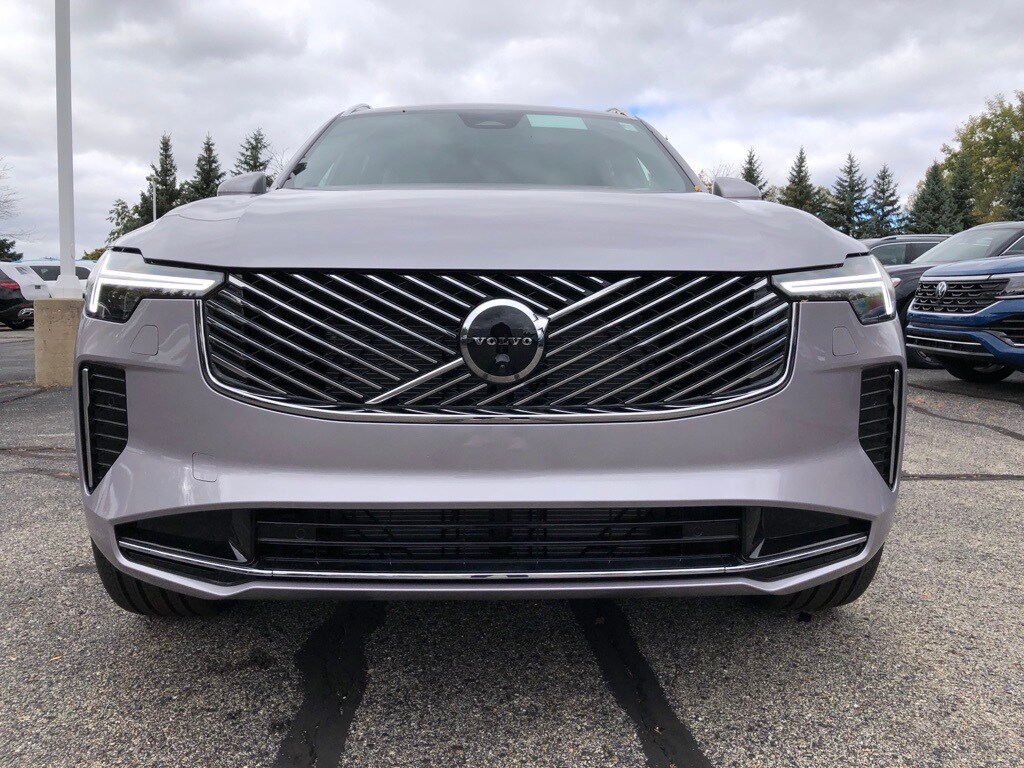 2026 Volvo XC90 B5 Plus photo 2