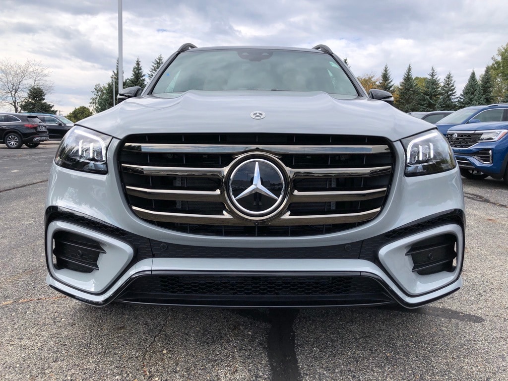 2026 Mercedes Benz GLS 450 4MATIC photo 2