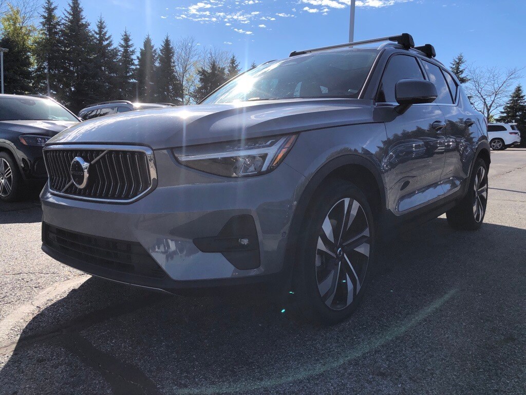 2023 Volvo XC40 AWD Ultimate photo 2