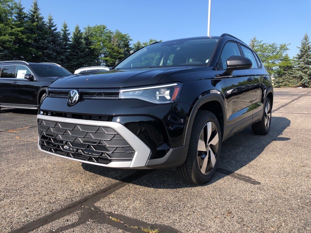 2025 Volkswagen Taos S photo 3