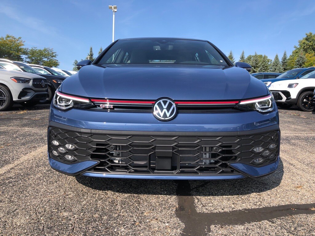 2025 Volkswagen Golf GTI SE photo 2