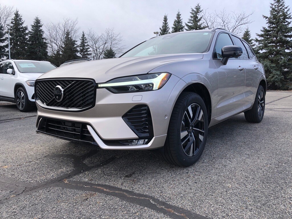 2026 Volvo XC60 B5 Plus photo 3