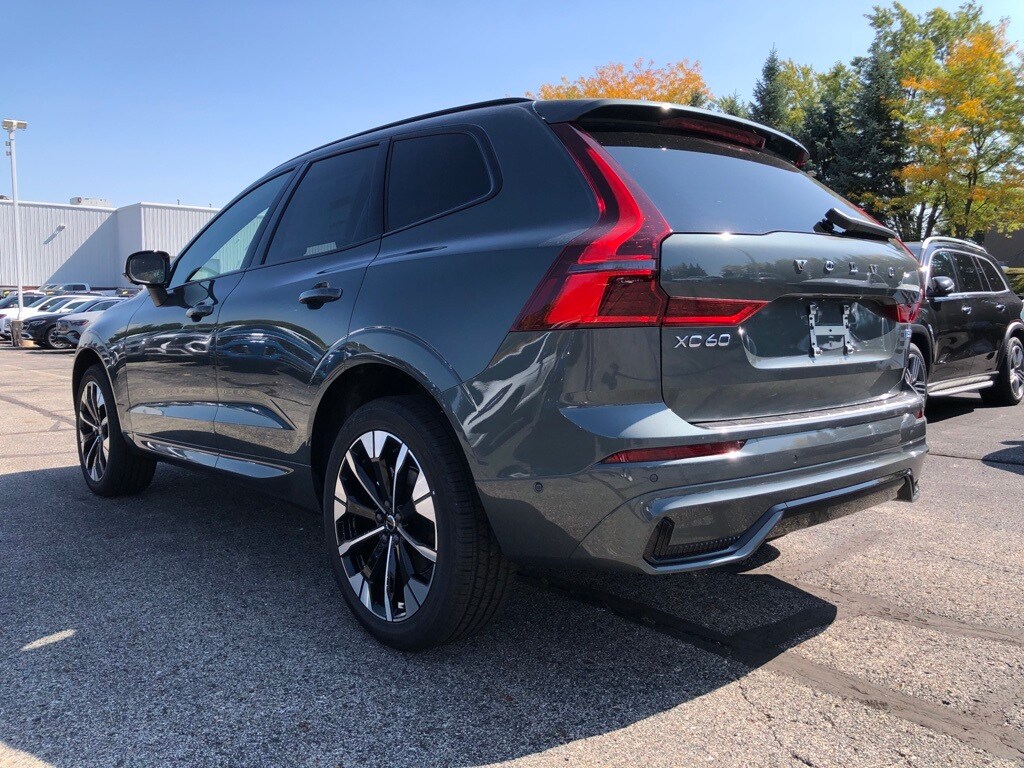 2026 Volvo XC60 B5 Plus photo 4