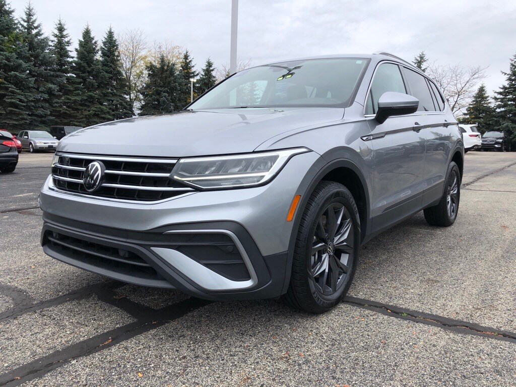 2024 Volkswagen Tiguan SE Wolfsburg Edition photo 2