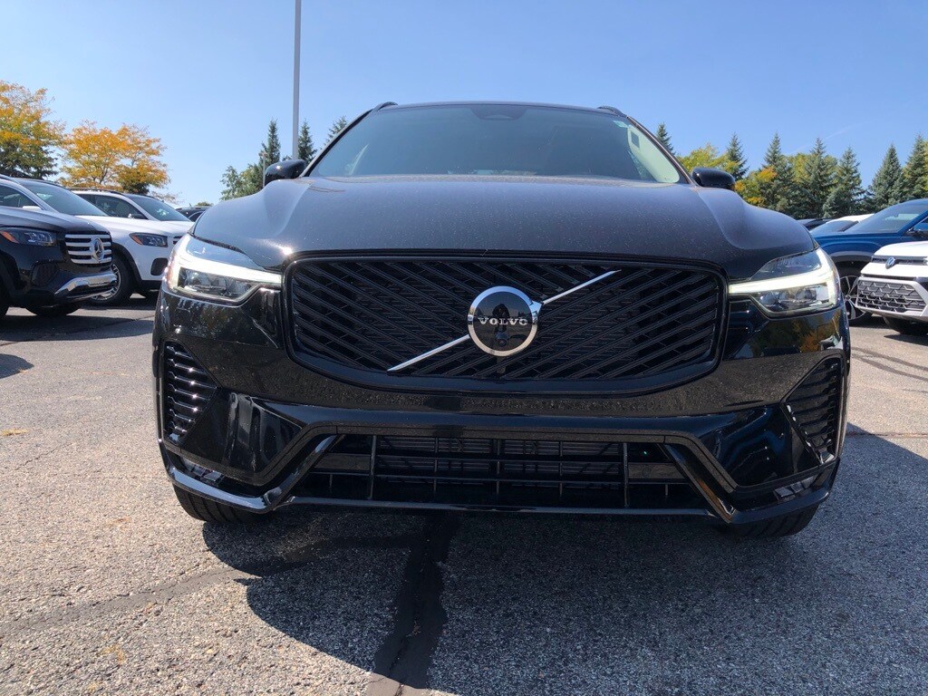 2026 Volvo XC60 B5 Plus photo 2